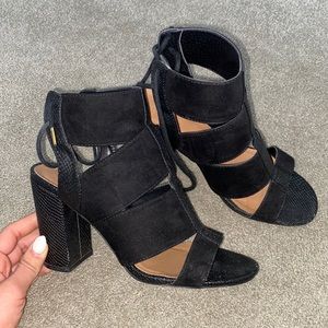 CHARLOTTE RUSSE BLACK FALL HEELS